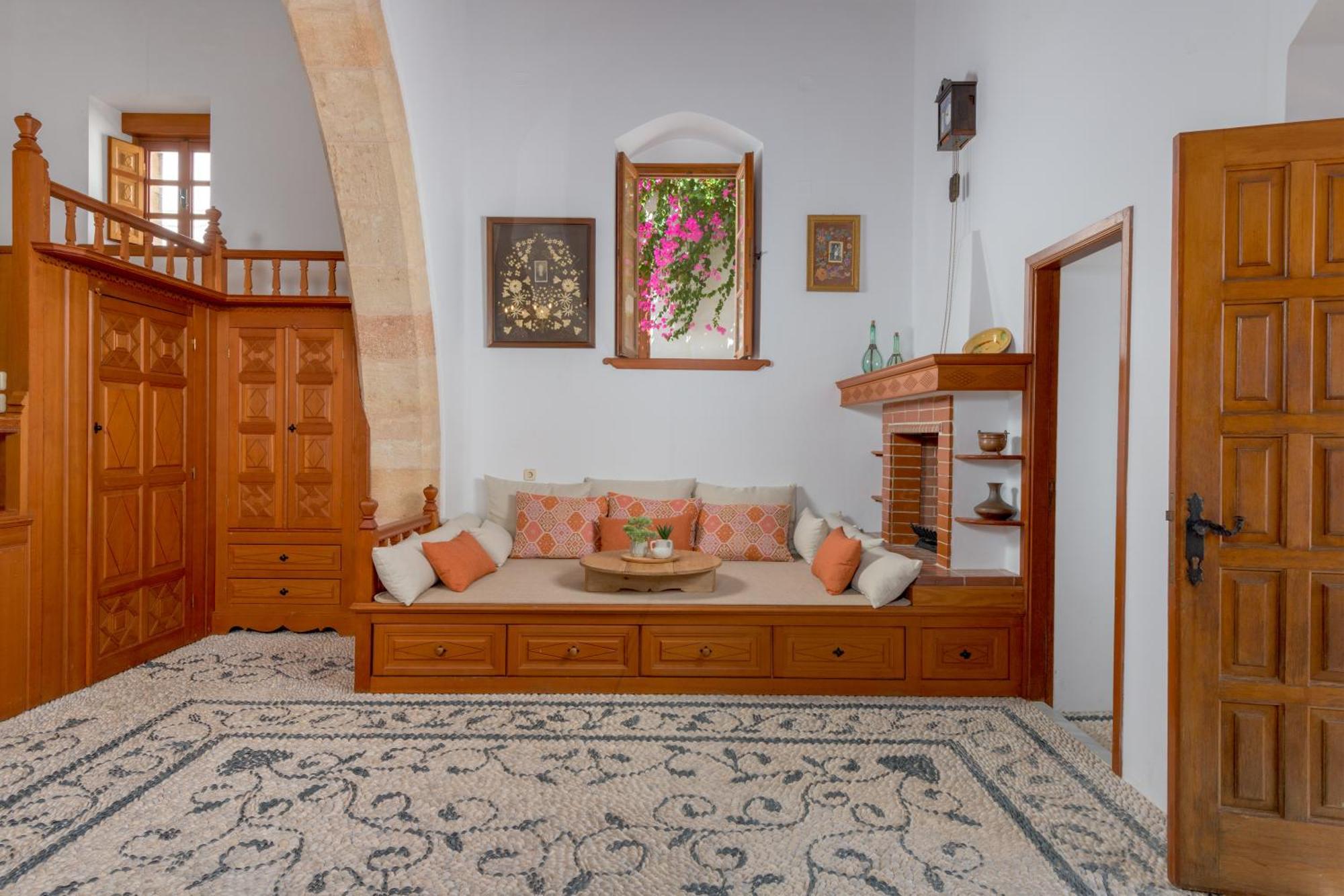 Evangelia's Traditional Lindos (Rhodes)